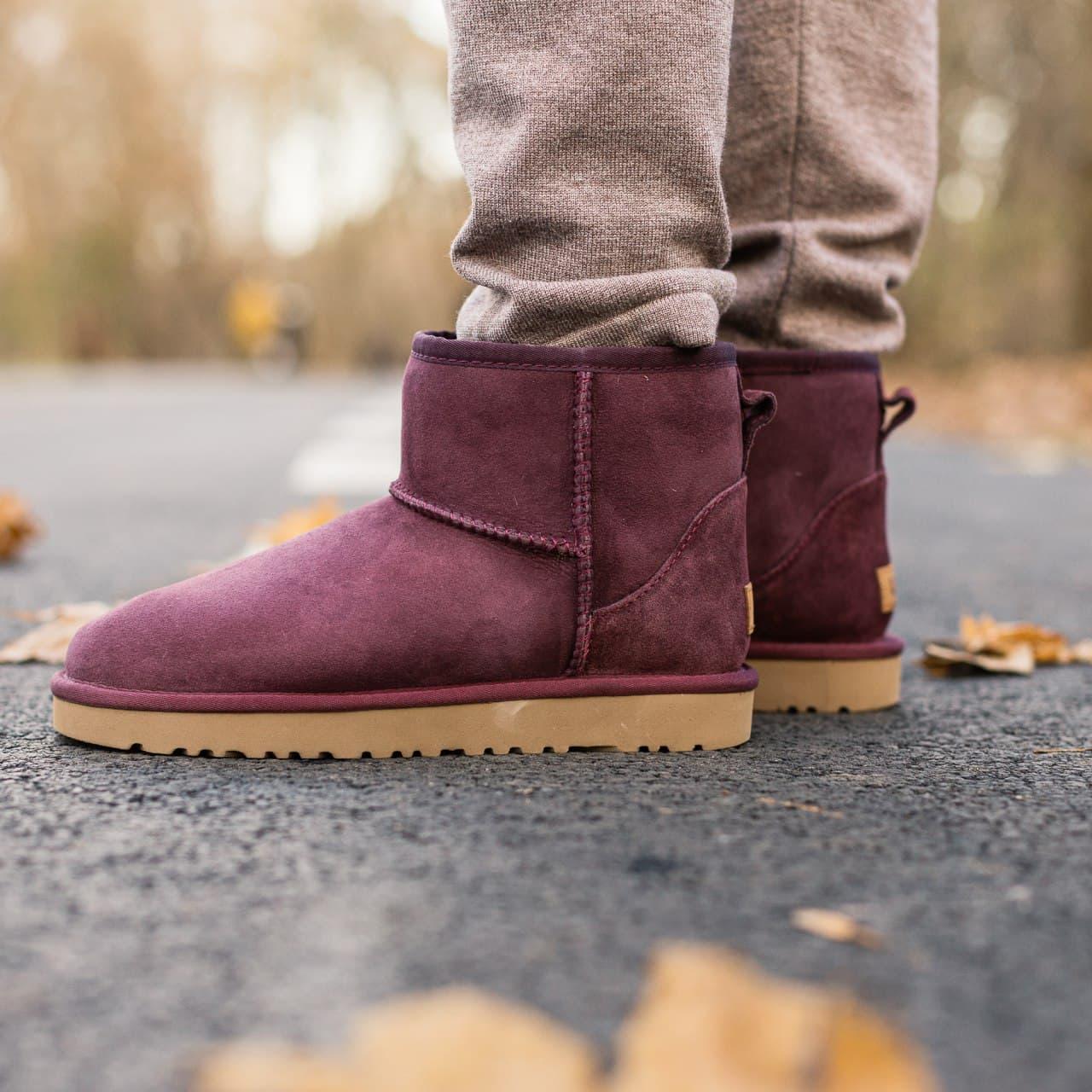 

Женские зимние сапоги UGG Classic Mini Bordo / Угги Классик Мини Бордовые 37