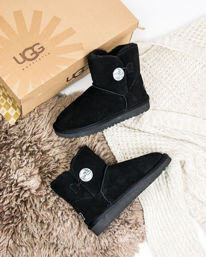 

Женские зимние сапоги UGG Purple Patent Black / Угги Бэйли Баттон Черные