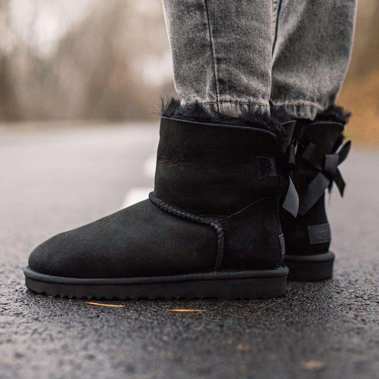 

Женские зимние сапоги UGG Mini Bailey Bow Black / Угги Мини Бэйли Боу Черные 39