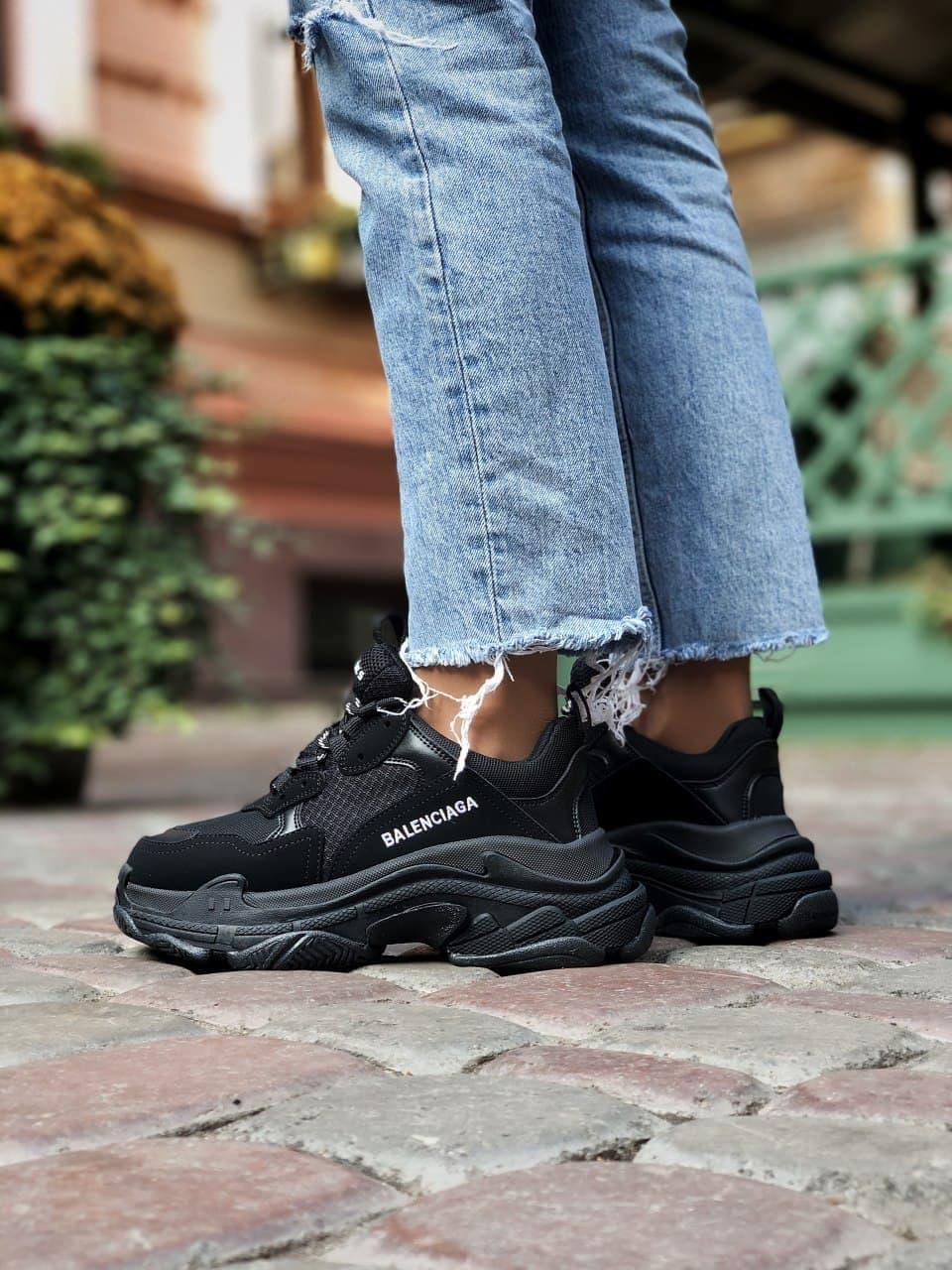 

Женские кроссовки Balenciaga Triple S Black / Баленсиага Трипл С Черные 37, Черный