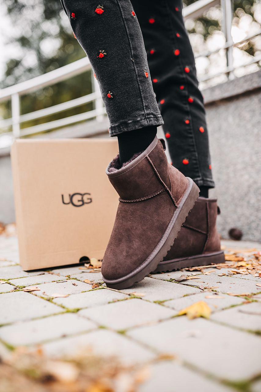 

Женские зимние сапоги UGG Classic Mini Chocolate / Угги Классик Темно-коричневые 37