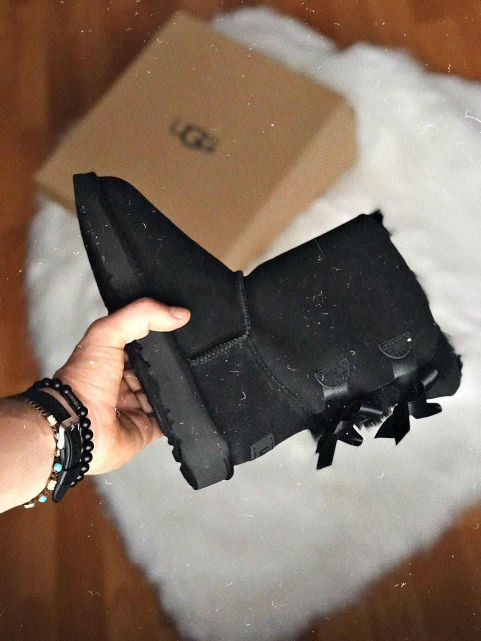 

Женские зимние сапоги UGG Bailey Bow Black / Угги Бэйли Боу Черные 39