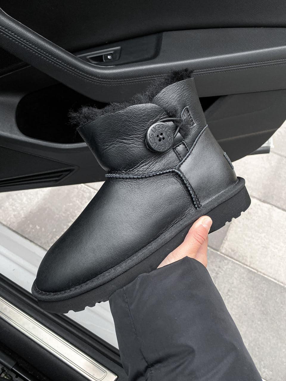 

Женские зимние сапоги UGG Mini Black / Угги Мини Черные 38