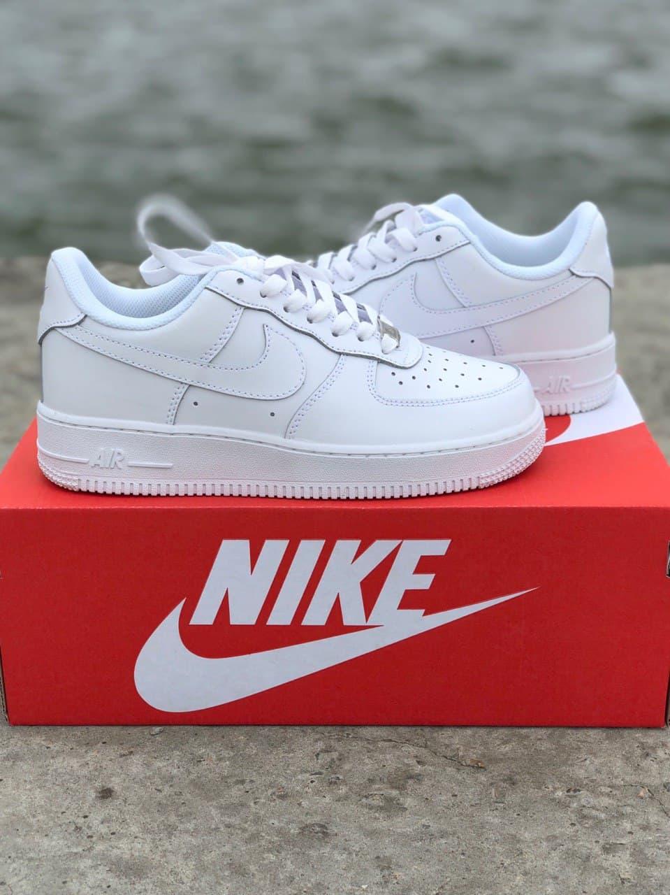 

Женские кроссовки Nike Air Force 1 Classic White / Найк Аир Форс 1 Классик Белые 41, Белый