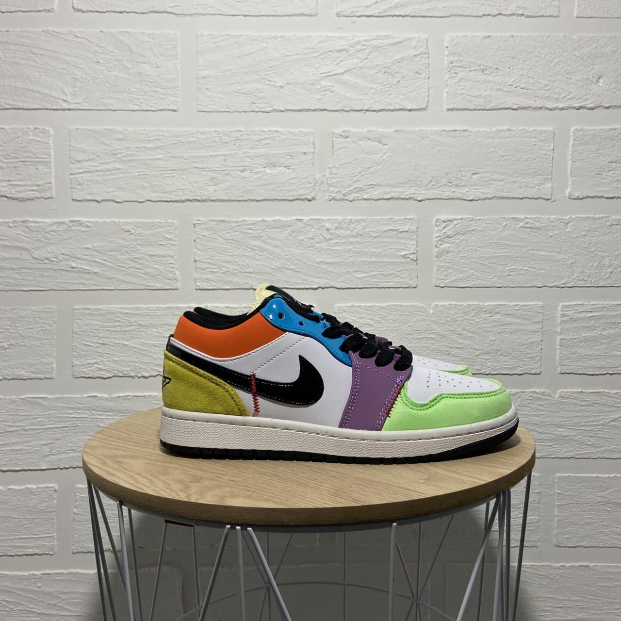 

Женские кроссовки Nike Air Jordan 1 Low Multicolor / Найк Аир Джордан 1 Лоу Многоцветные 40, Разные цвета