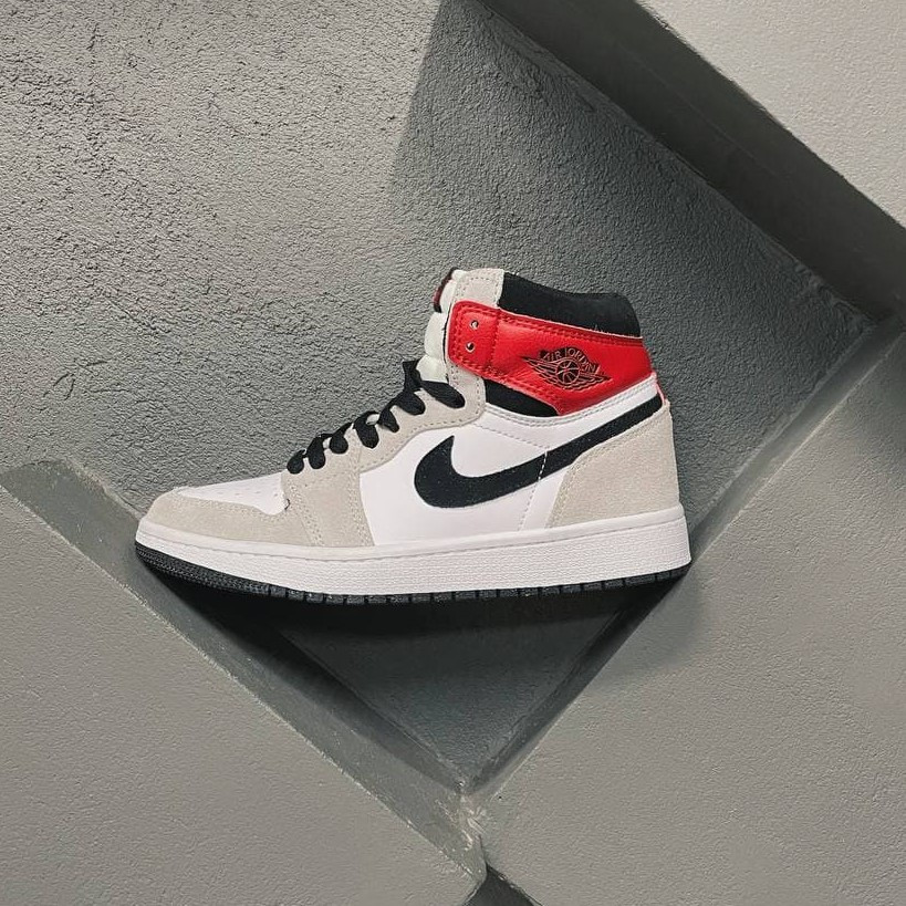 

Женские кроссовки Nike Air Jordan 1 Retro High Grey Red / Найк Аир Джордан 1 Ретро Высокие Серые Красные 39, Серый