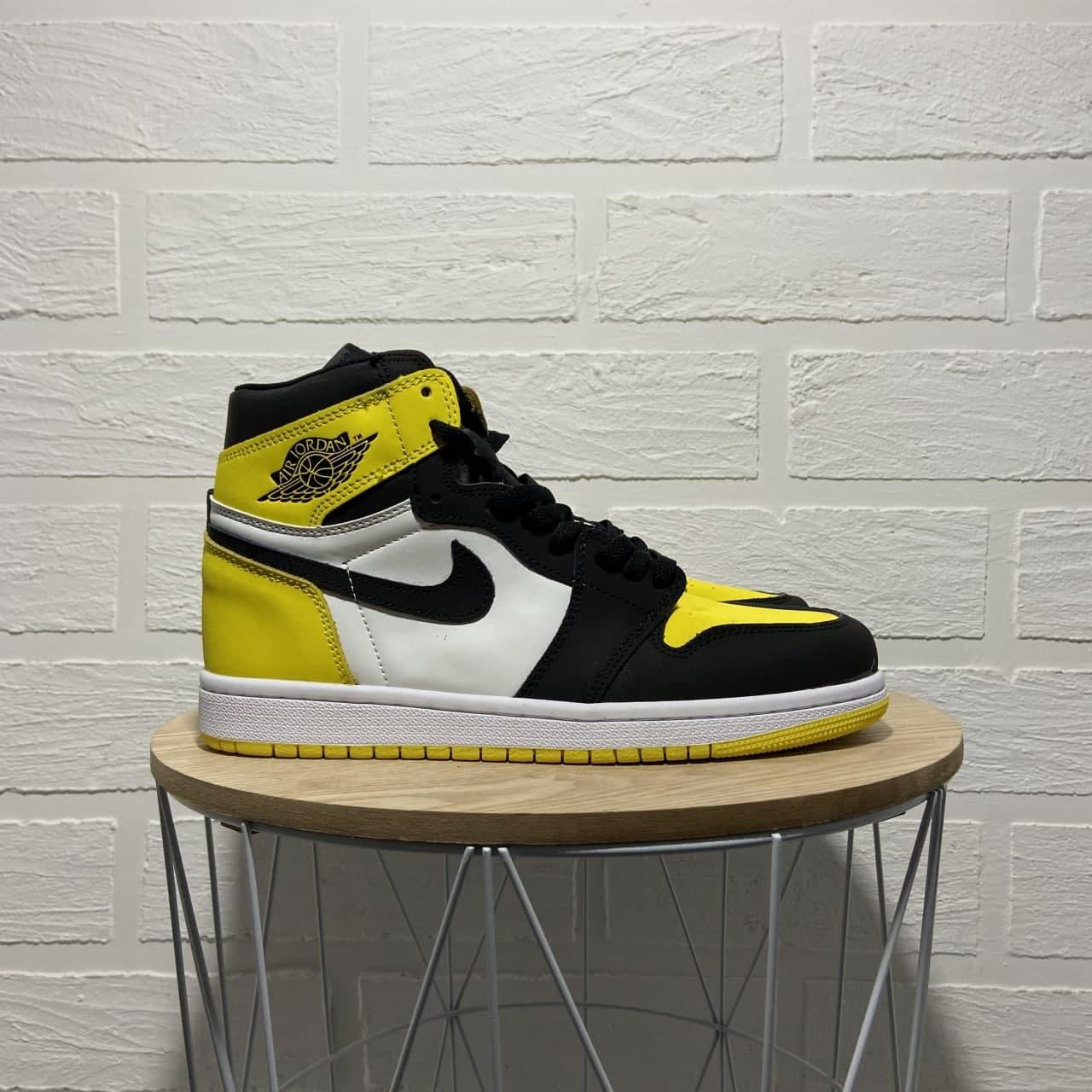 

Женские Кроссовки Nike Air Jordan 1 Mid Yellow Black / Найк Аир Джордан 1 Мид Желтые Черные 40, Желтый