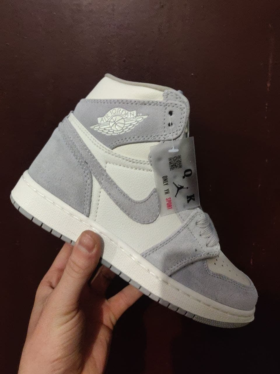 

Женские кроссовки Nike Air Jordan 1 Retro High Grey White / Найк Аир Джордан 1 Ретро Высокие Серые Белые, Серый