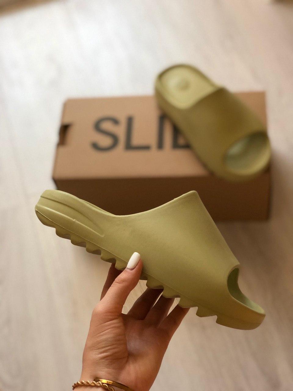 

YEEZY SLIDE RESINE 38, Золотистый