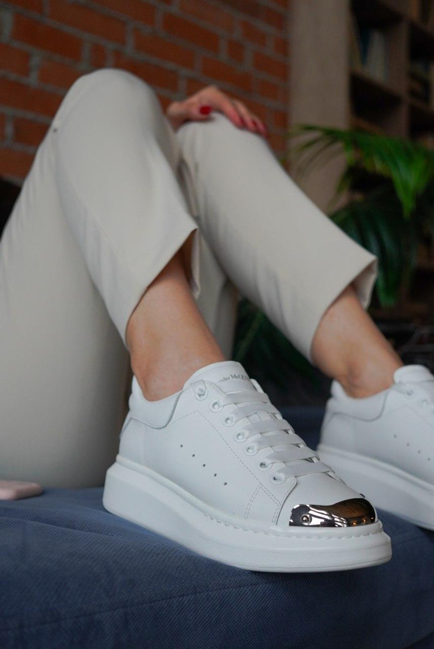 

Женские кроссовки Alexander McQueen White Metal / Александр Маквин Белые 37, Белый
