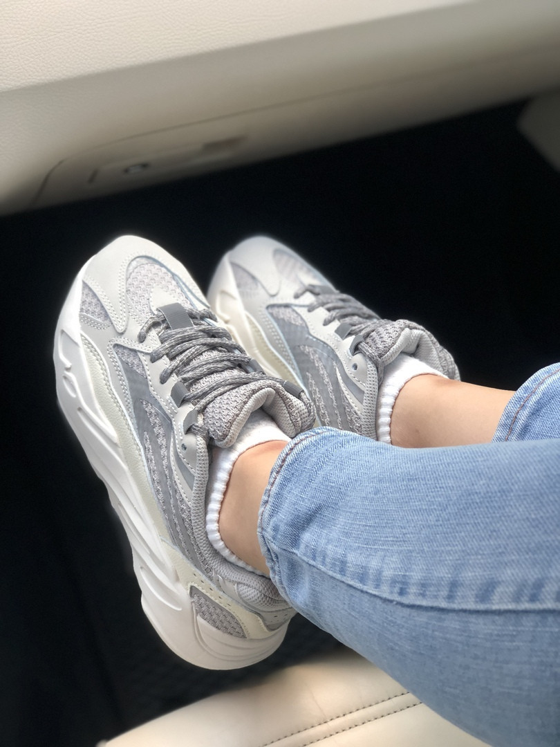 

Женские кроссовки Adidas Yeezy Boost 700 Inertia Grey / Адидас Изи Буст 700 Серые, Серый