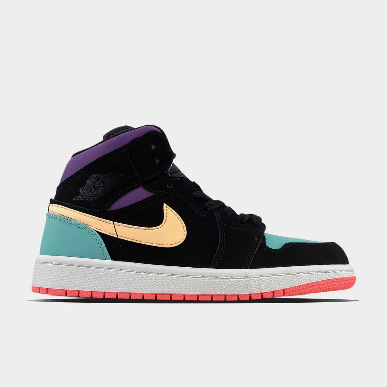 

Женские Кроссовки Nike Air Jordan Retro 1 Mid Multicolor / Найк Аир Джордан Ретро 1 Мид Многоцветные 40, Разные цвета