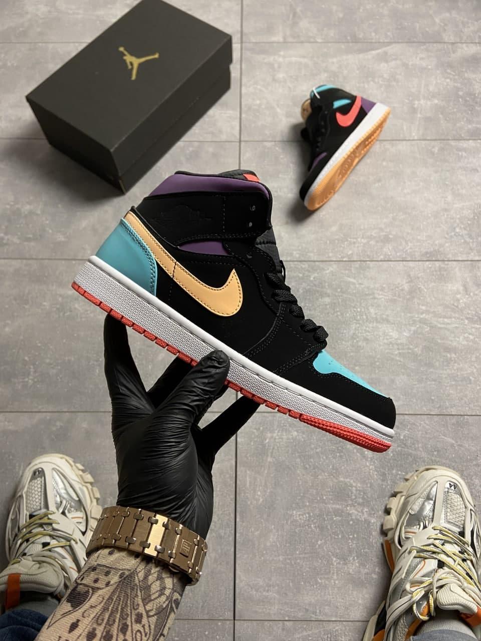 

Женские Кроссовки Nike Air Jordan Retro 1 Mid Multicolor / Найк Аир Джордан Ретро 1 Мид Многоцветные 37, Разные цвета