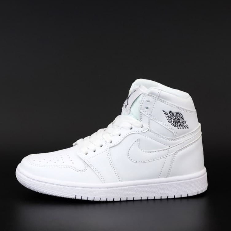 

Женские кроссовки Nike Air Jordan Retro 1 White / Найк Аир Джордан Ретро 1 Белые 37, Белый