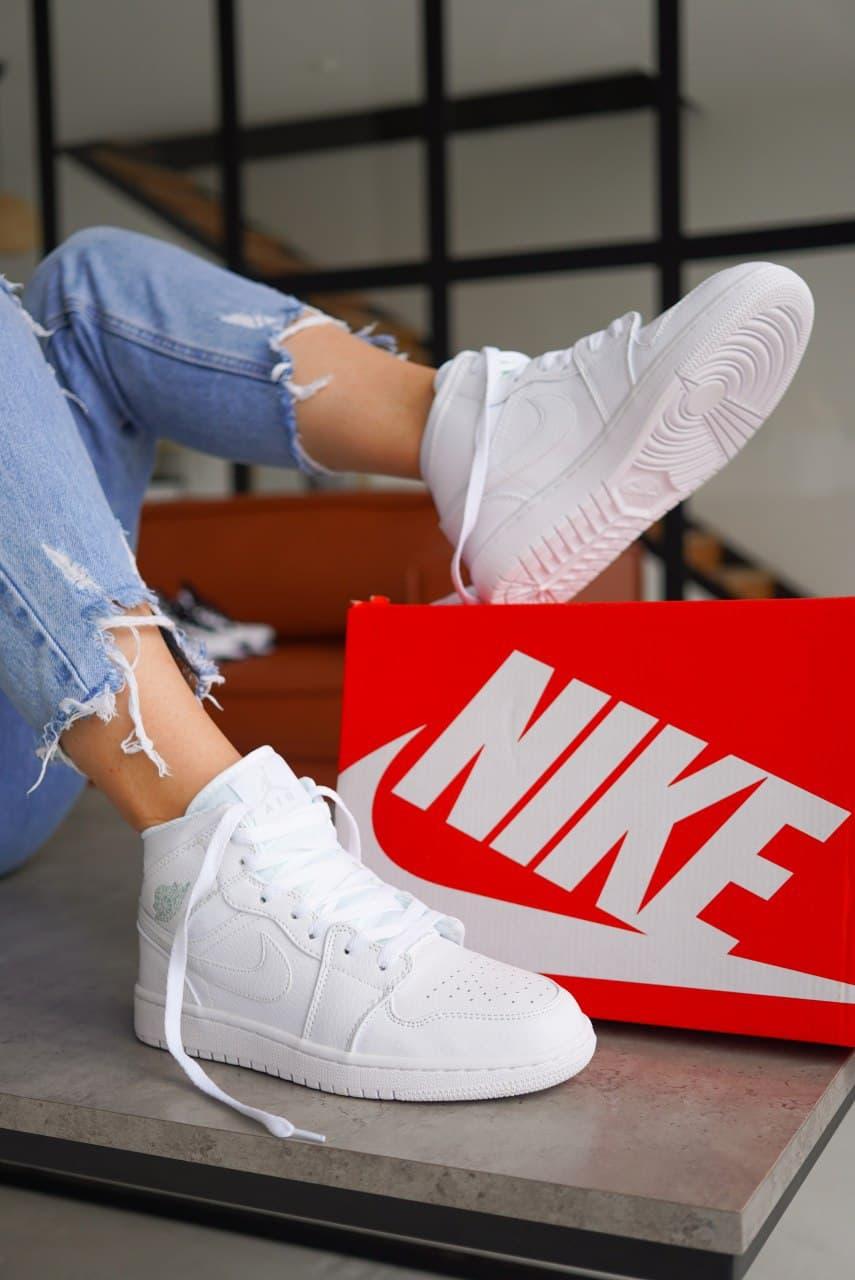 

Женские кроссовки Nike Air Jordan Retro 1 White / Найк Аир Джордан Ретро 1 Белые, Белый