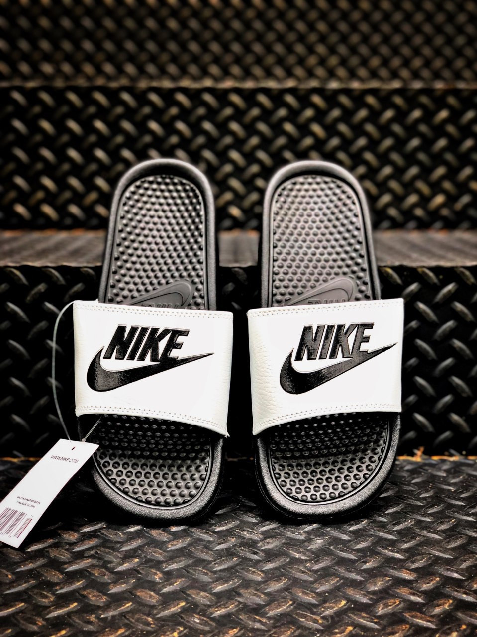 

Шлёпанцы Nike Benassi Black White, Разноцвет