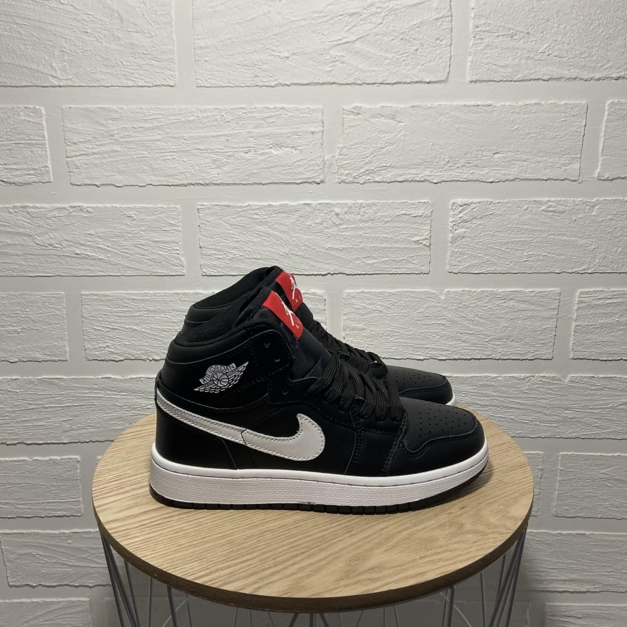 

Женские Кроссовки Nike Air Jordan 1 Mid SE Black / Найк Аир Джордан 1 Мид СЕ Черный