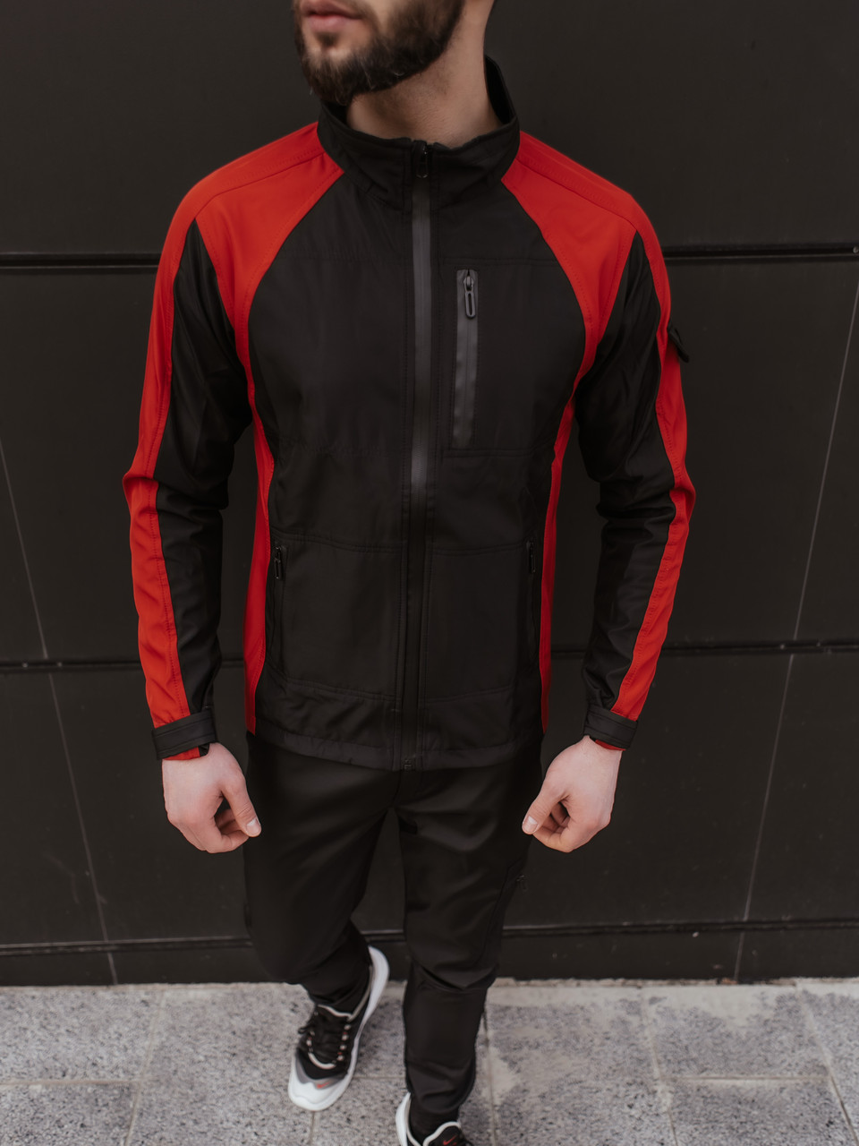 

Мужская весенняя куртка красно-черная Intruder SoftShell Lite 'iForce'