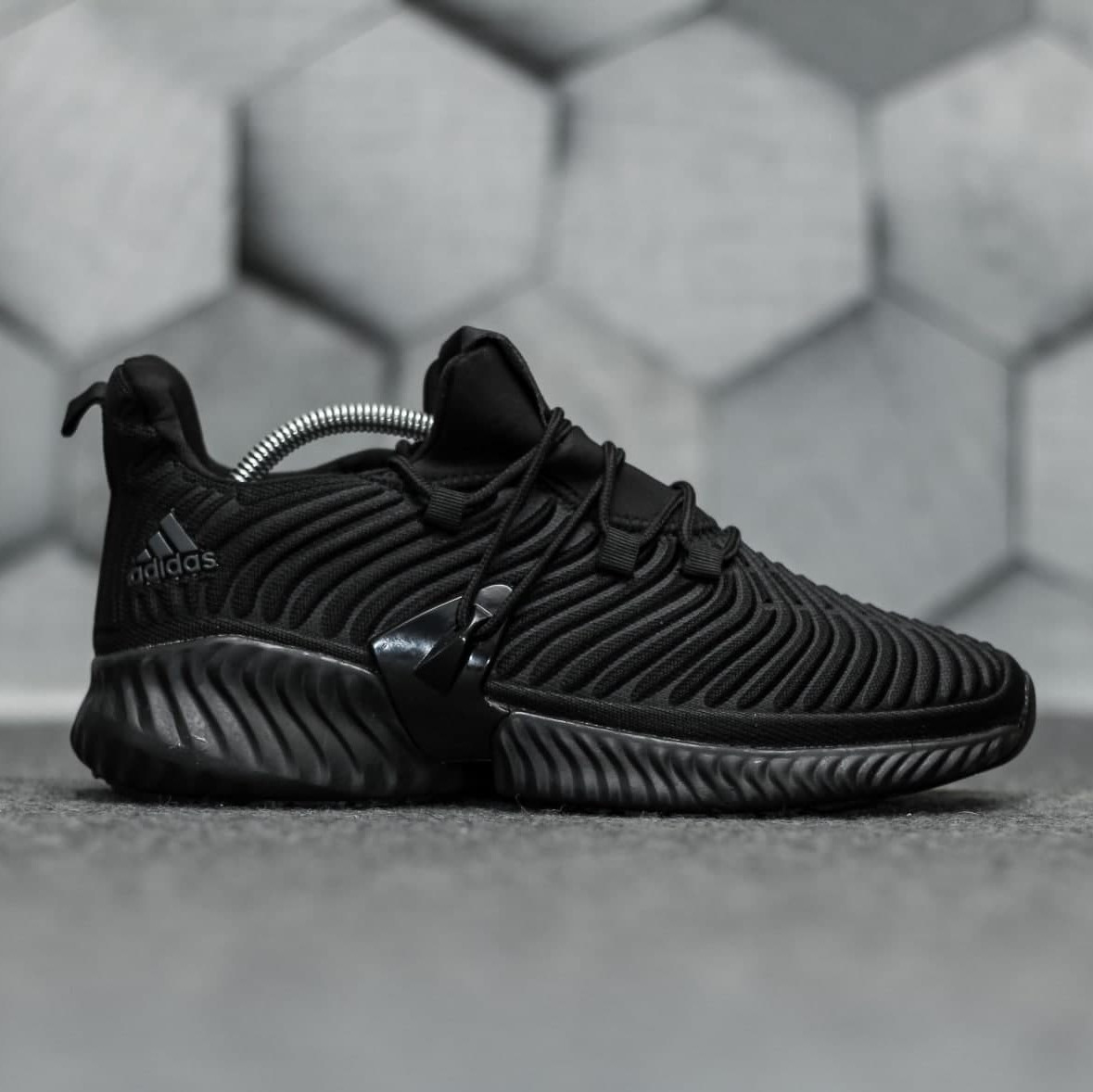 

Adidas AlphaBoost instinct Black | кроссовки мужские; черные; летние/весенние; дышат 43, Черный