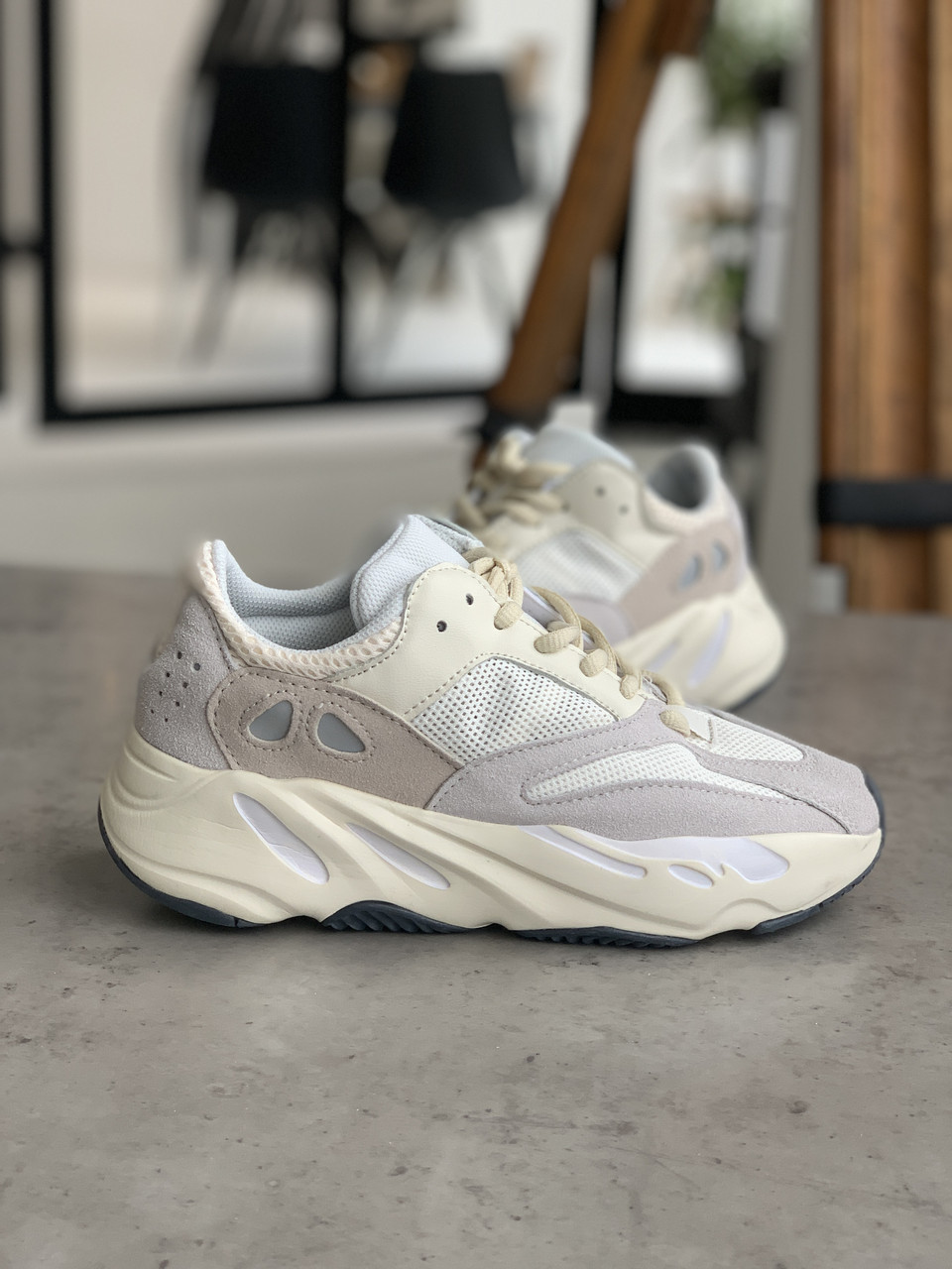 

Кросівки жіночі Adidas Yeezy Boost 700 Адідас Ізі Буст, Бежевый