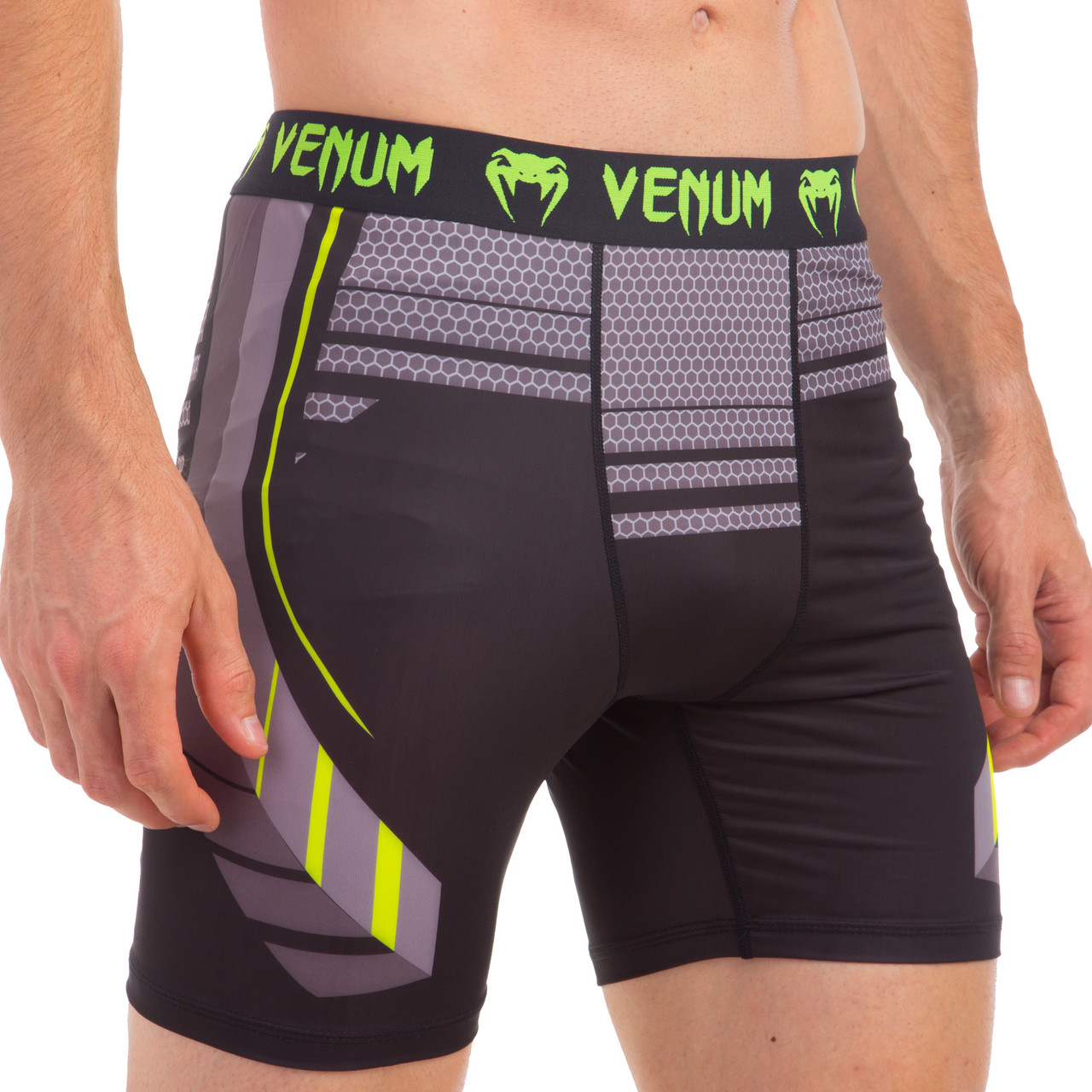 

Шорты компрессионные мужские для спорта VENUM CO-8234, M, Черный
