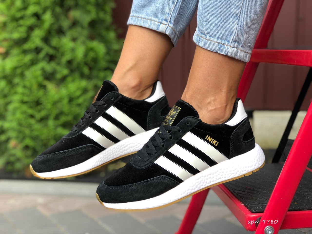 

Adidas Iniki женские демисезонные черно белые кроссовки на шнурках, Черно-белый