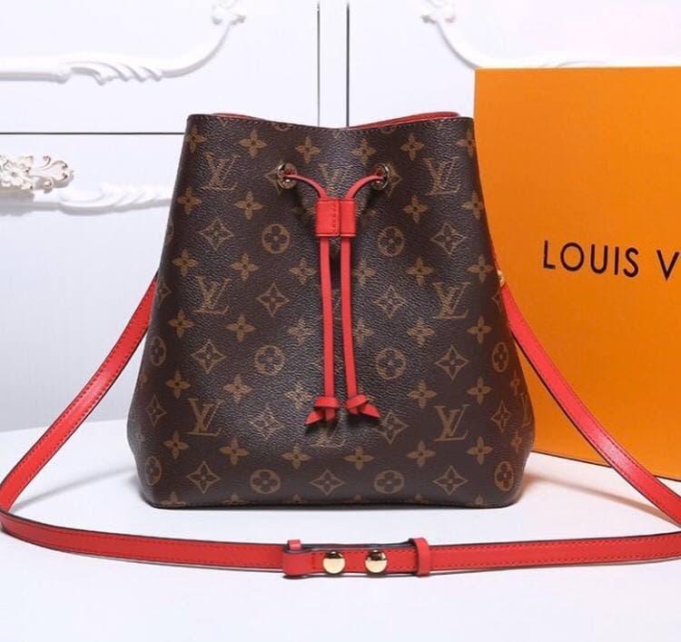 

Женская кожаная сумка Louis Vuitton, Тёмно коричневый