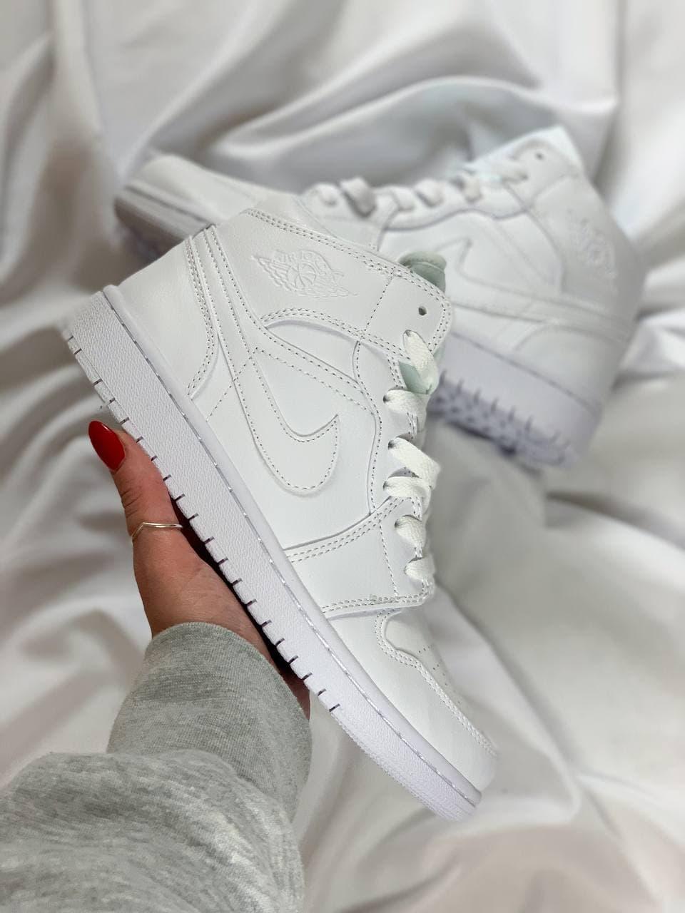 

Женские кроссовки Nike Air Jordan Retro 1 White / Найк Аир Джордан Ретро 1 Белые 41, Белый