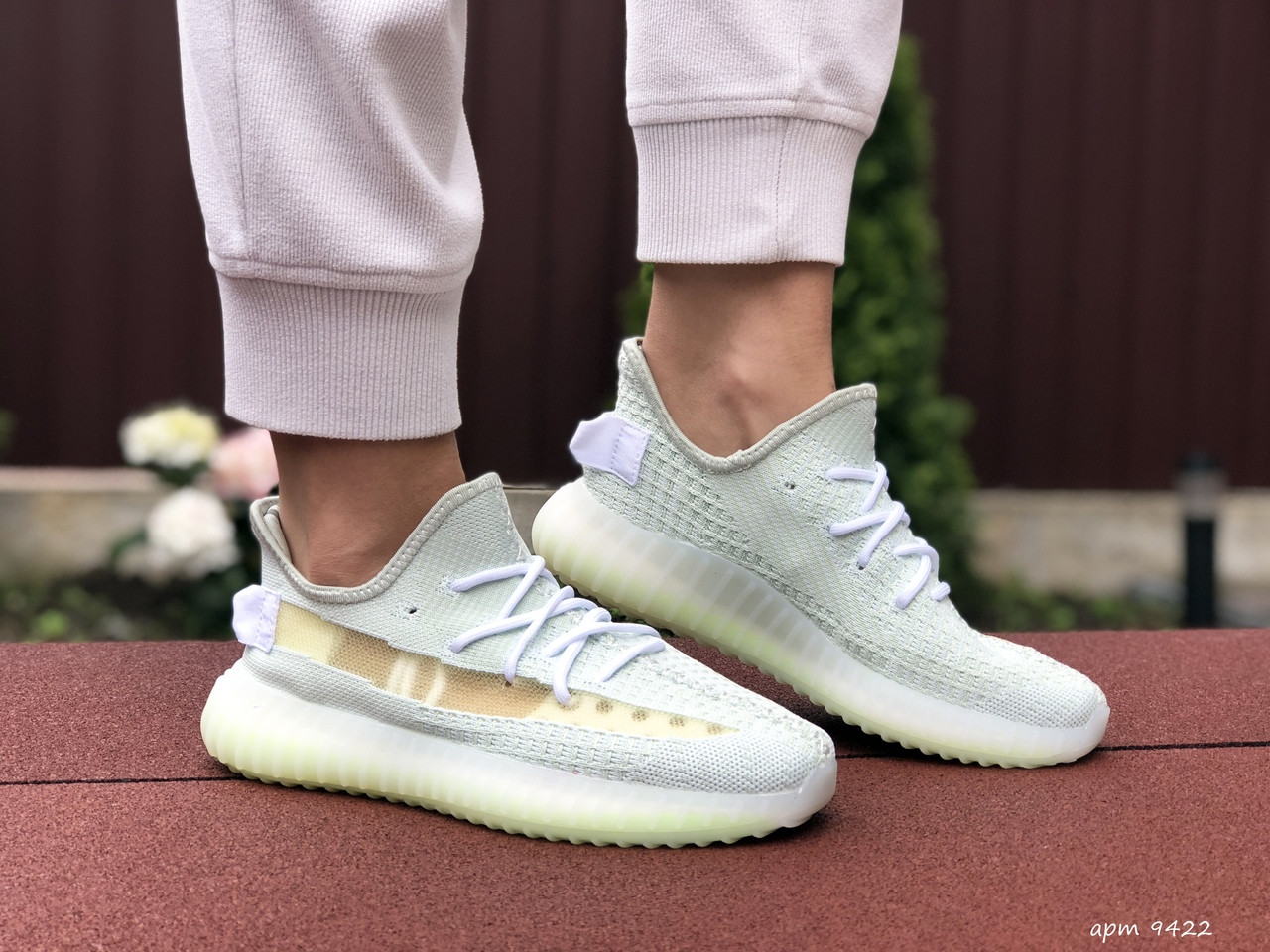 

Кроссовки Adidas x Yeezy Boost ментоловые на весну и осень адидас модные для фитнеса 37, Бежевый