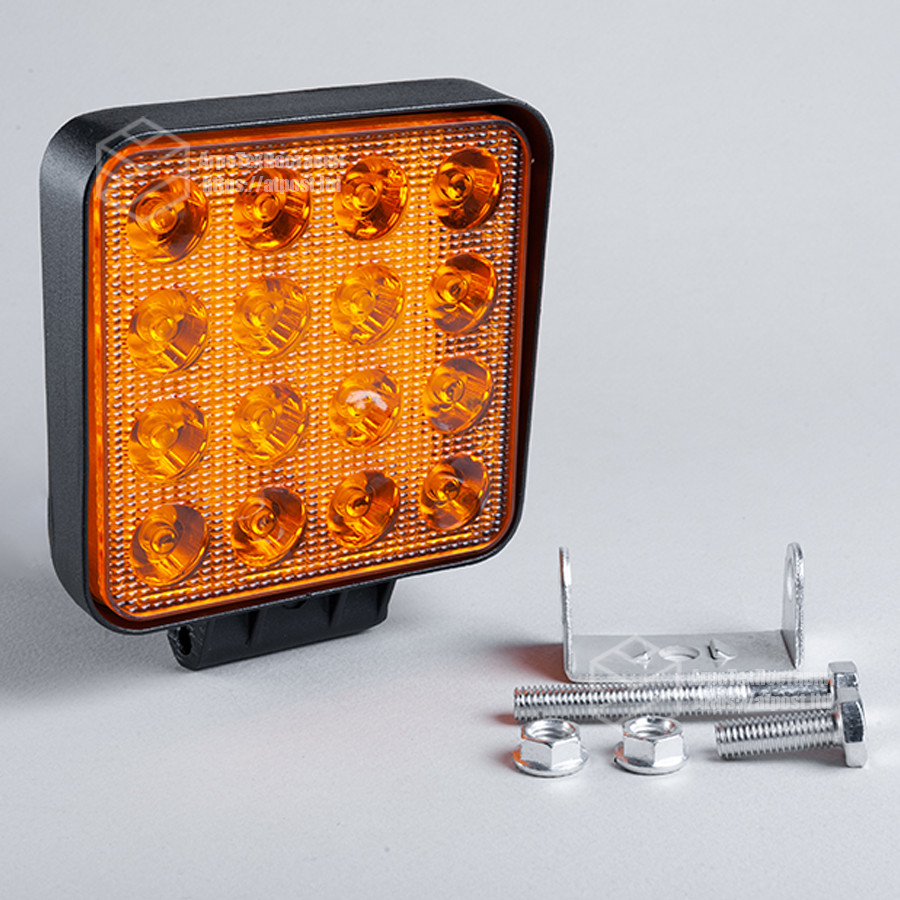 

Фара LED квадратна 48W, 16 ламп, широкий чистий жовтий промінь + стробоскоп