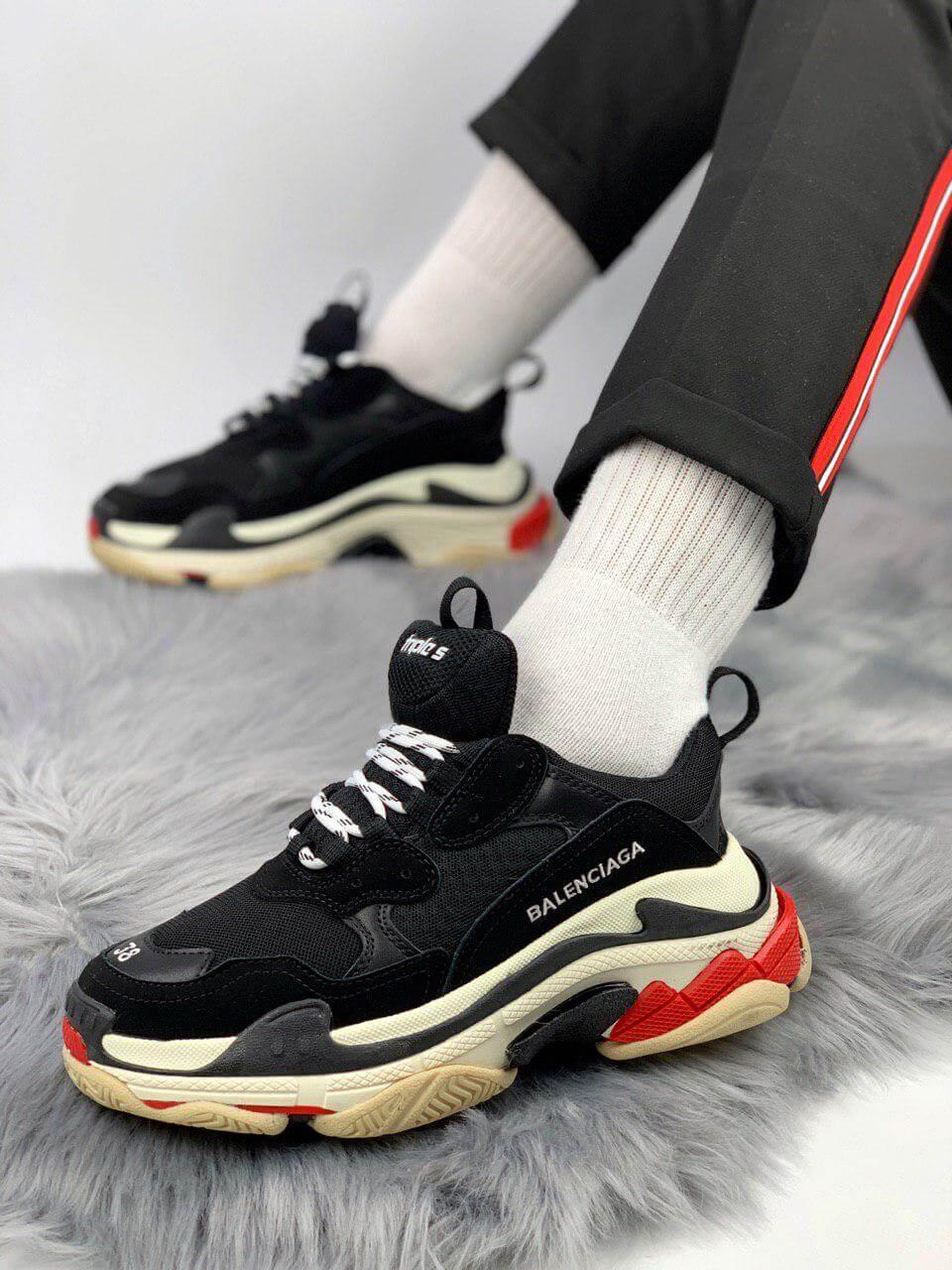 

Кроссовки Balenciaga Triple S черно-красные 3-х слойная подошва (Баленсиага женские и мужские размеры 36-45) 39