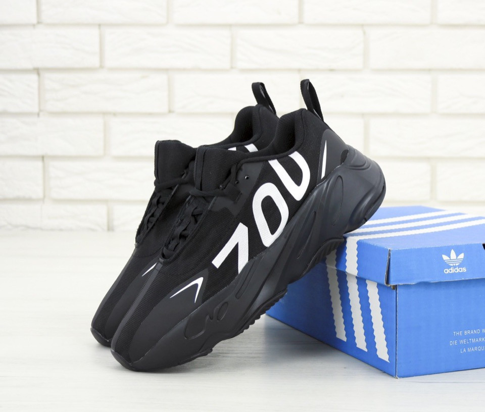 

Кроссовки мужские черные Adidas Yeezy Boost 700 42 43 размеры 43, Черный