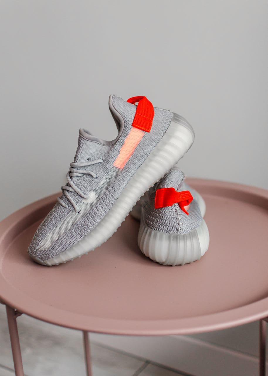 

Женские кроссовки Adidas Yeezy Boost 350 v2 Tail Light / Адидас Изи Буст 350 в2 Серые, Серый