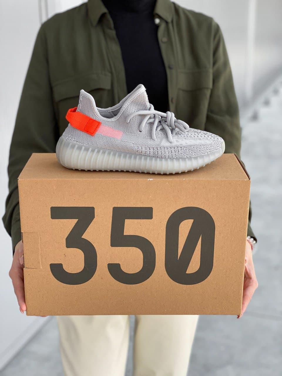 

Женские кроссовки Adidas Yeezy Boost 350 v2 Tail Light / Адидас Изи Буст 350 в2 Серые 40, Серый