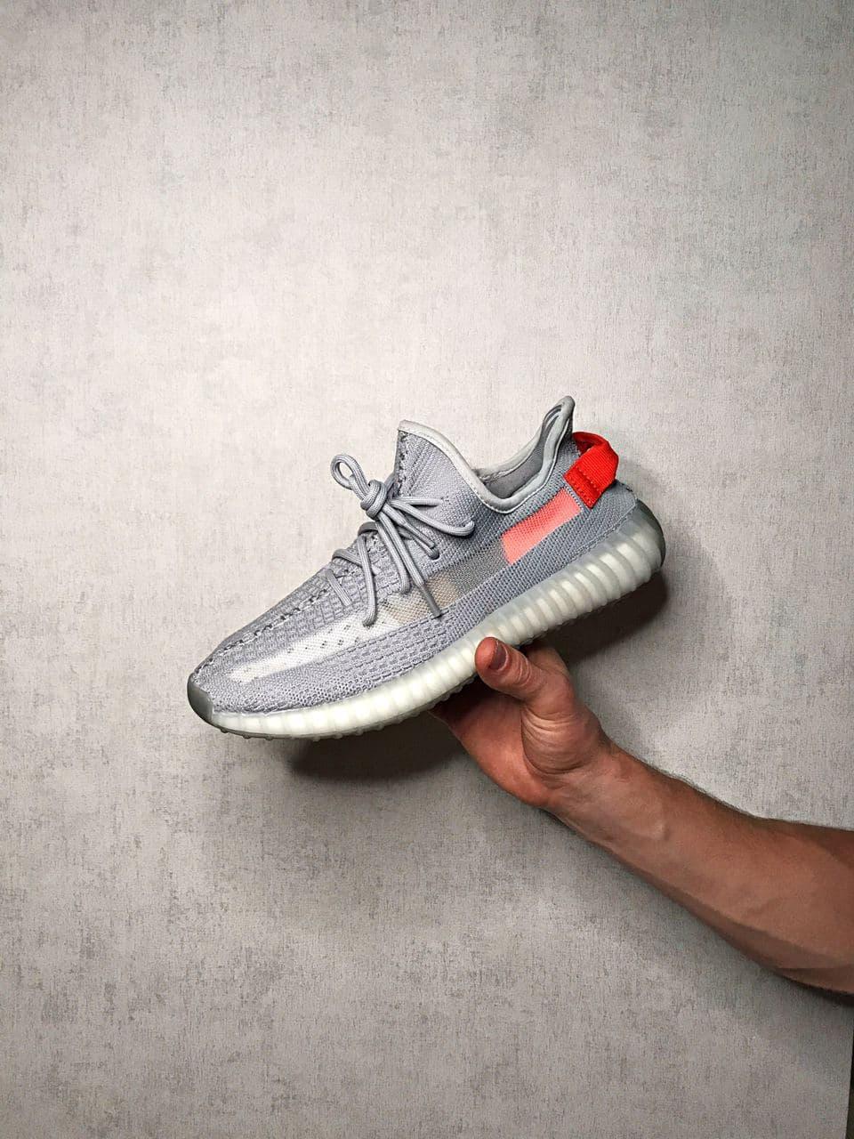 

Женские кроссовки Adidas Yeezy Boost 350 v2 Tail Light / Адидас Изи Буст 350 в2 Серые 41, Серый