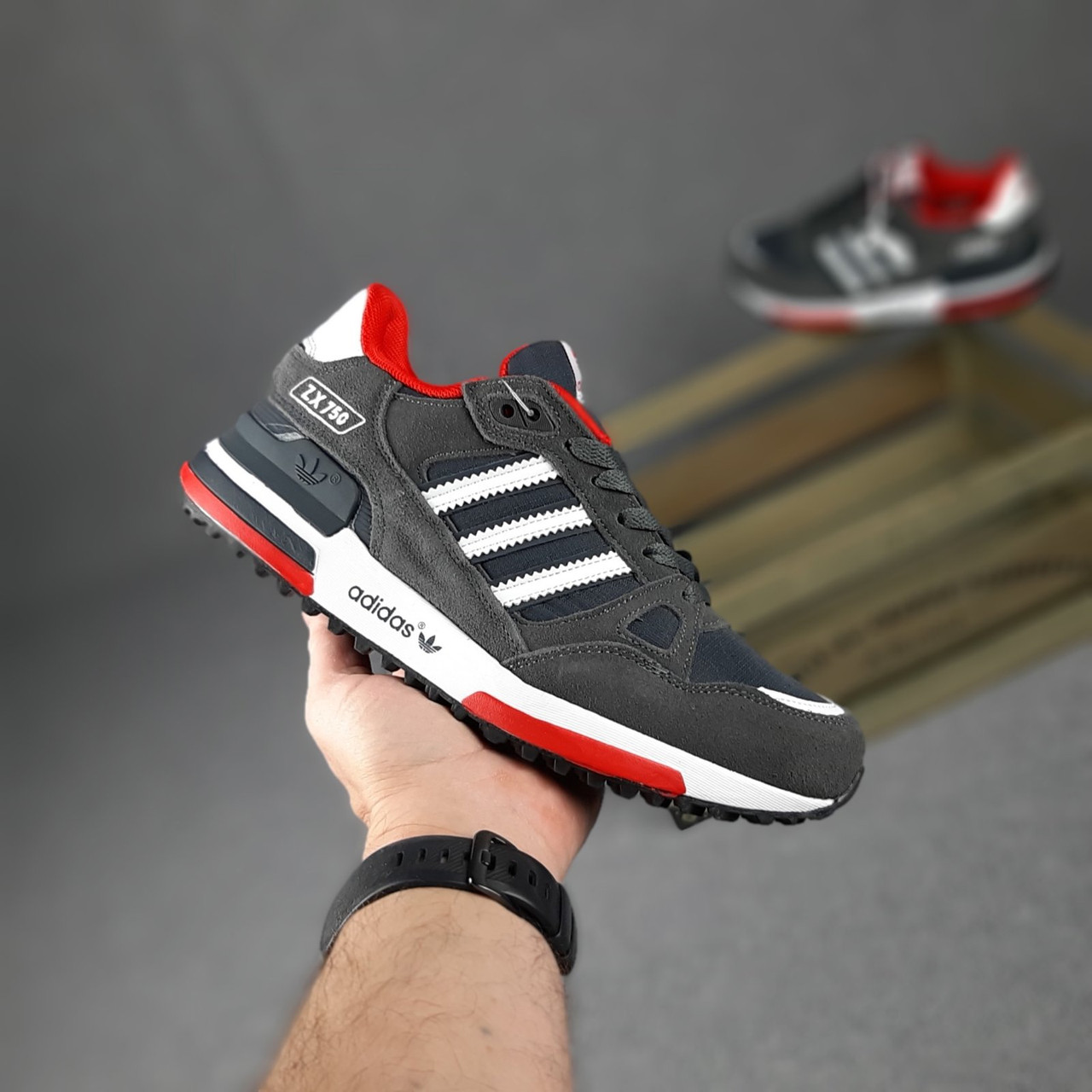 

Мужские кроссовки в стиле Adidas Адидас zx 750, серые с белым 46 (29 см), Серый