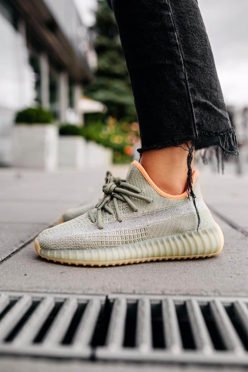 

Женские кроссовки Adidas Yeezy Boost 350 v2 Desert Sage / Адидас Изи Буст 350 в2 Серые 38, Серый