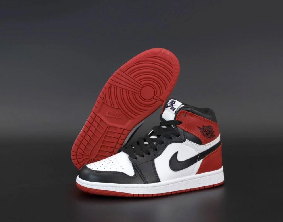 

Баскетбольные кроссовки Nike Air Jordan 1 Retro Black White Red (Высокие кроссовки Найк Аир Джордан) 38, Черный