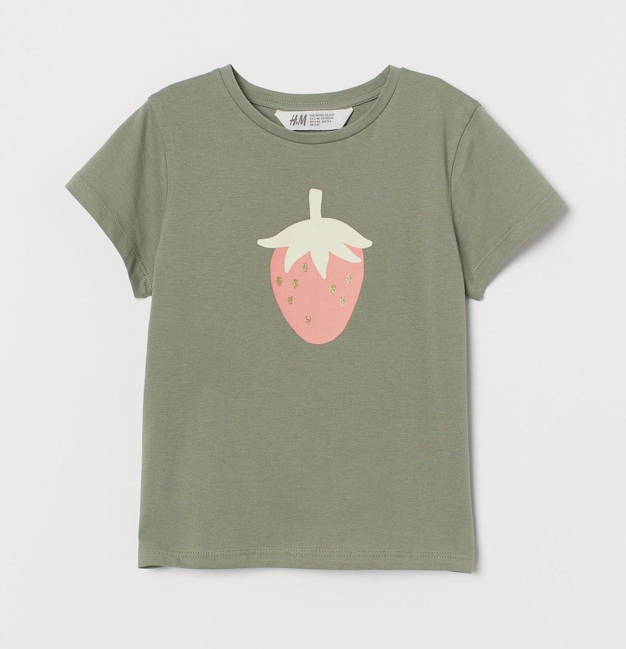 

Футболка для девочки хаки с клубникой H&M 122 см., 7 лет