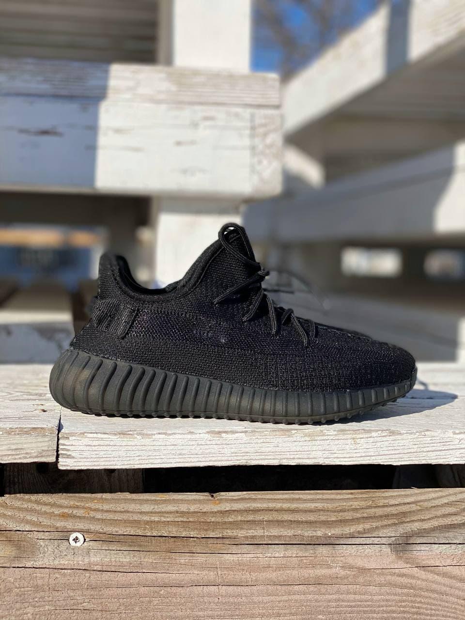 

Женские кроссовки Adidas Yeezy Boost 350 v2 Black / Адидас Изи Буст 350 в2 Черные 41, Черный