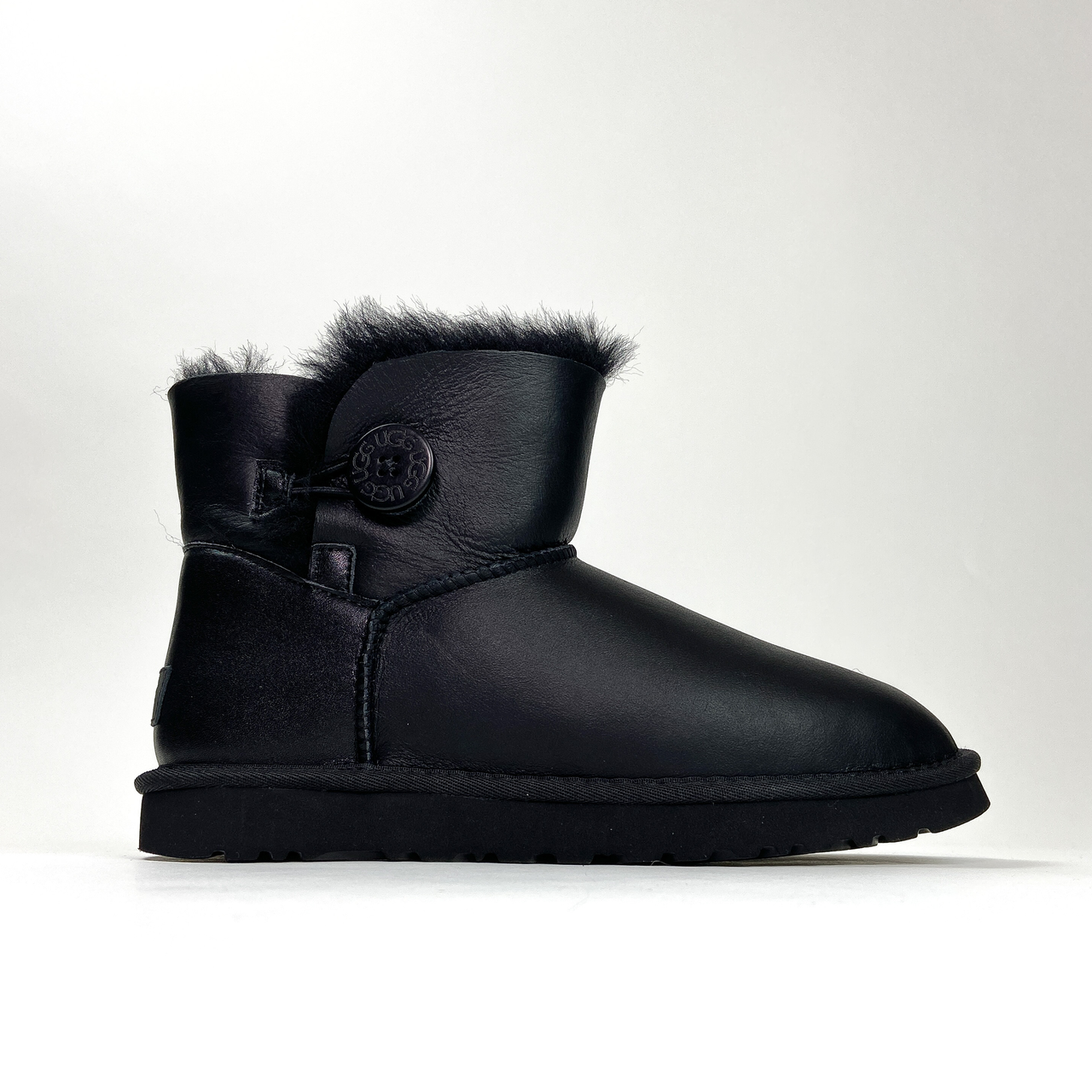 

Ugg Mini Bailey Button Leather Black (Черный)