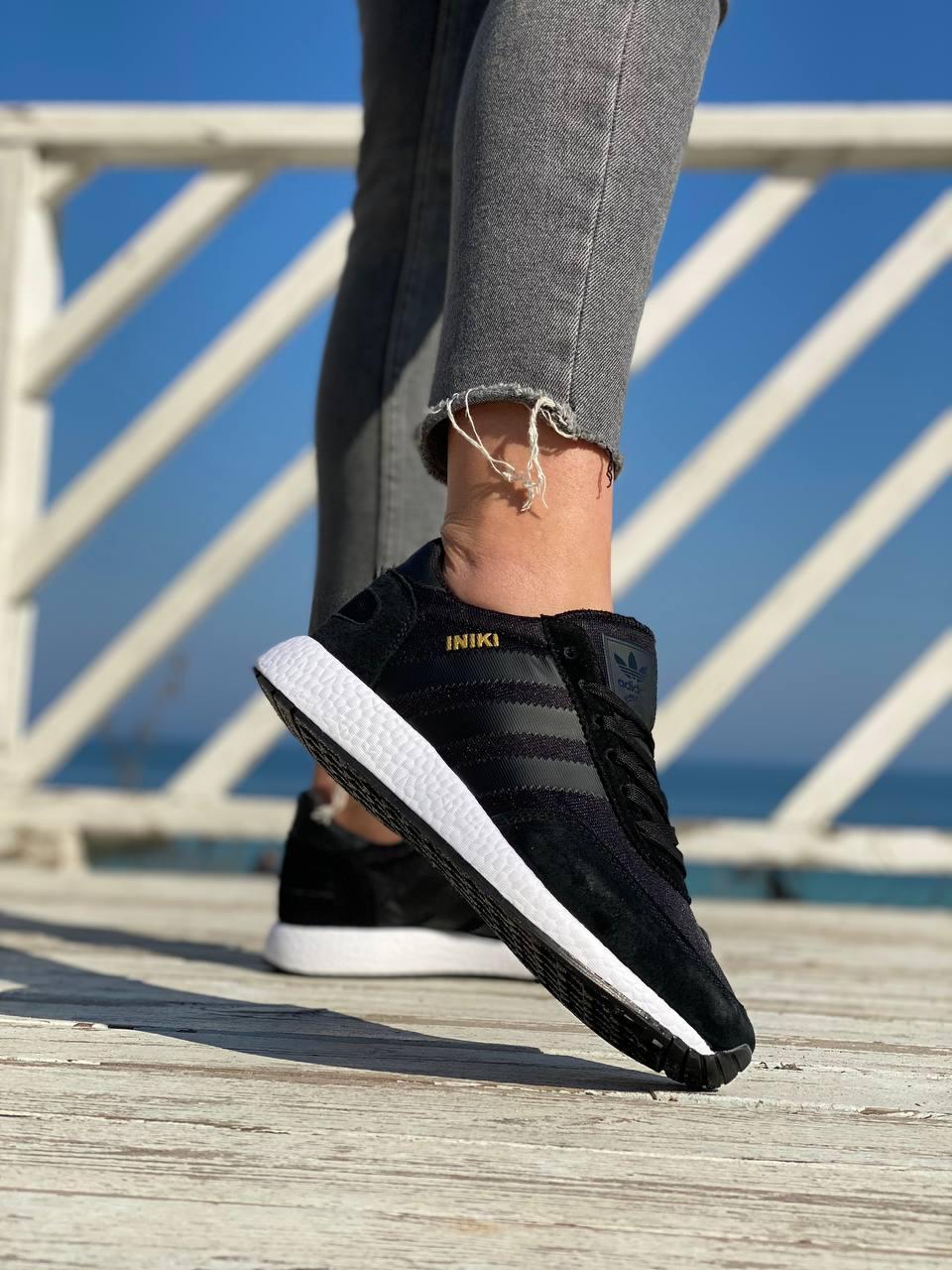 

Кроссовки женские Adidas Iniki Black черные замшевые повседневные 41, Черный