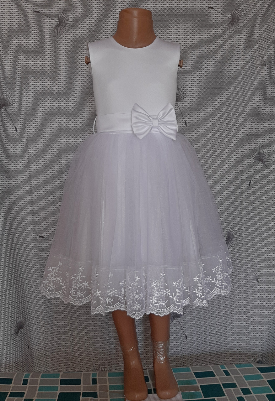 Святкова дитяча біла сукня з широким мереживом «Білосніжка»