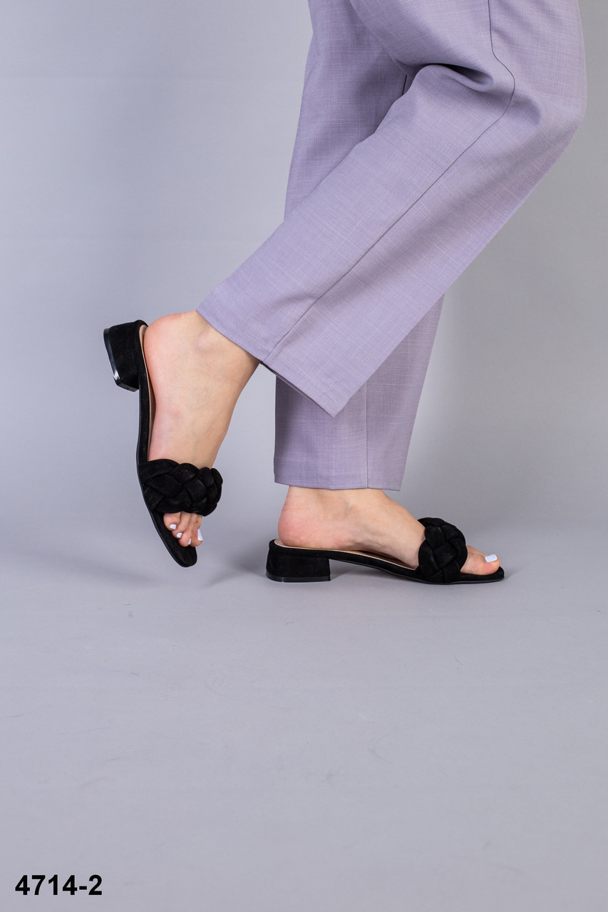 

Женские шлепанцы-сабо на каблуке, черные, натуральная замша, код FS-4714-2 41