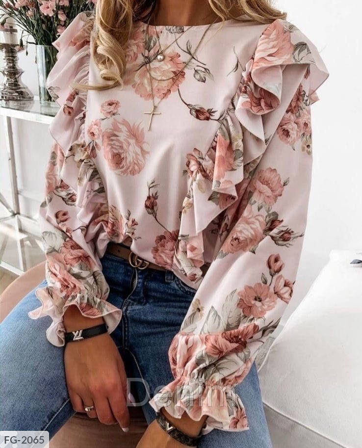 

Стильная весенняя блузка мс рюшами в цветочный принт FG-2065