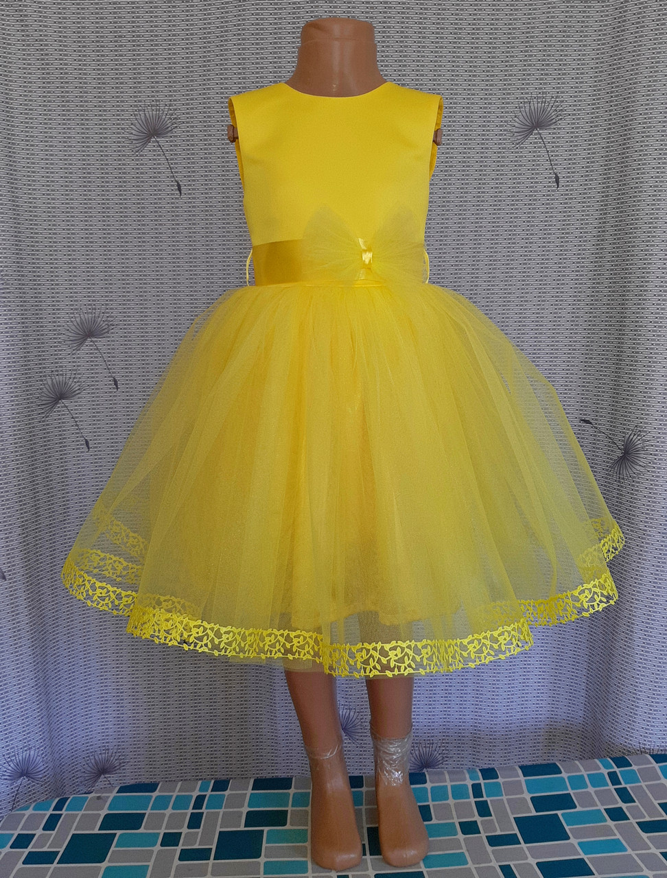 Святкова дитяча жовта сукня з фатиновим бантом