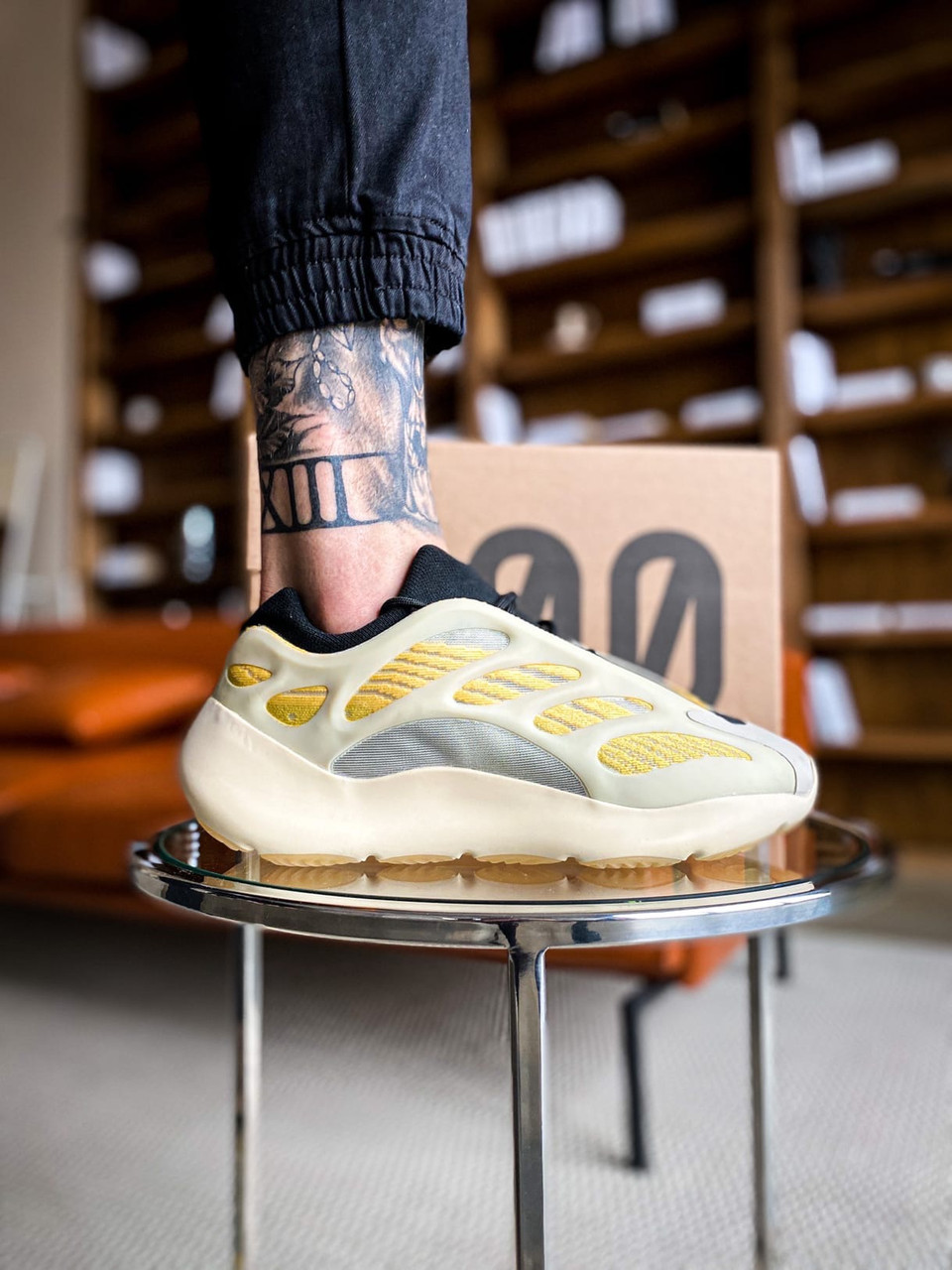 

Кроссовки женские Adidas Yeezy Boost 700 V3 Saflower рефлектив, Адидас Изи Буст 700. Код KS-3400 37, Желтый