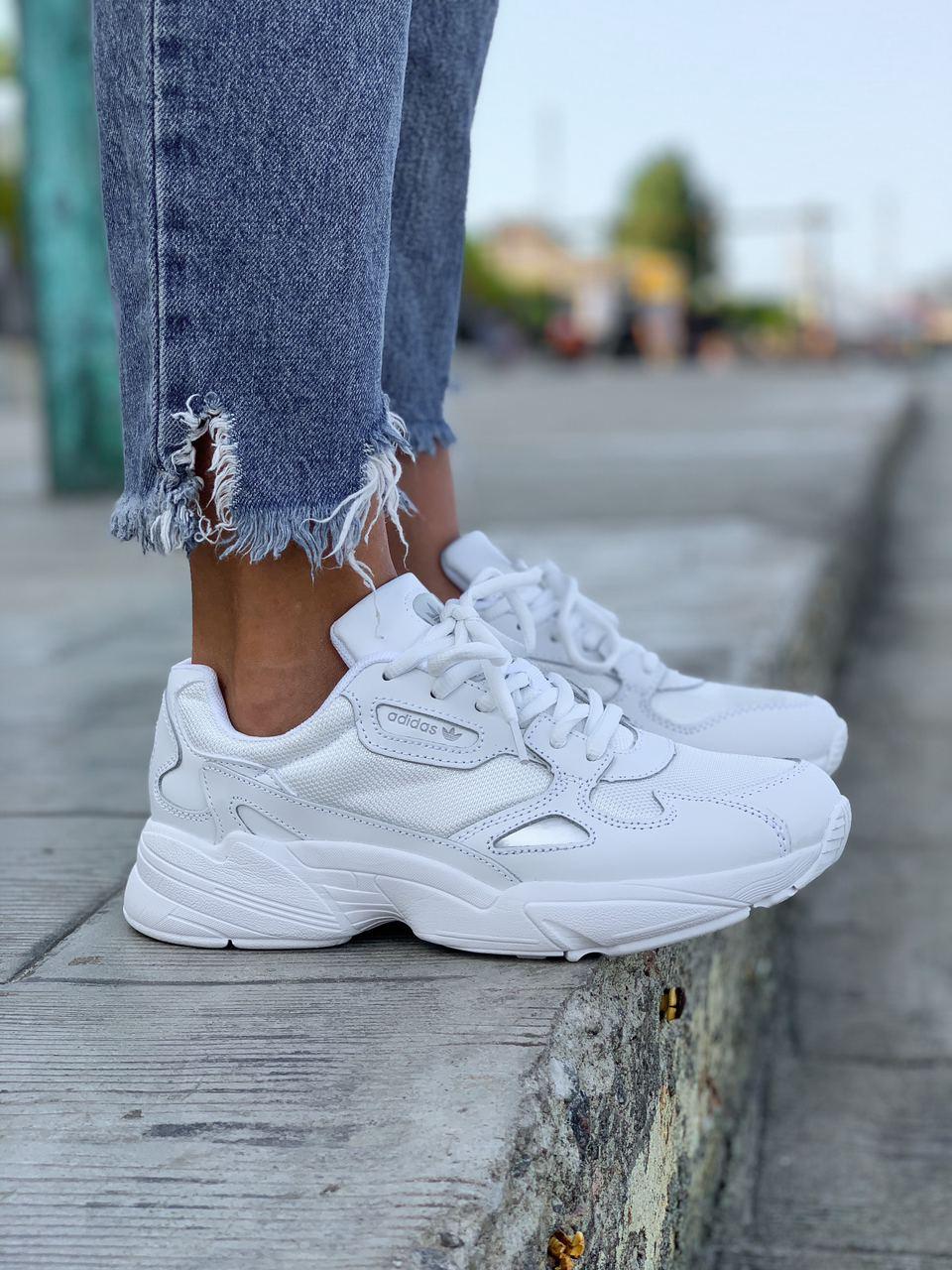 

Женские кроссовки белые Адидас Фалкон Вайт. Стильные кроссы для бега Adidas Falcon white., Белый