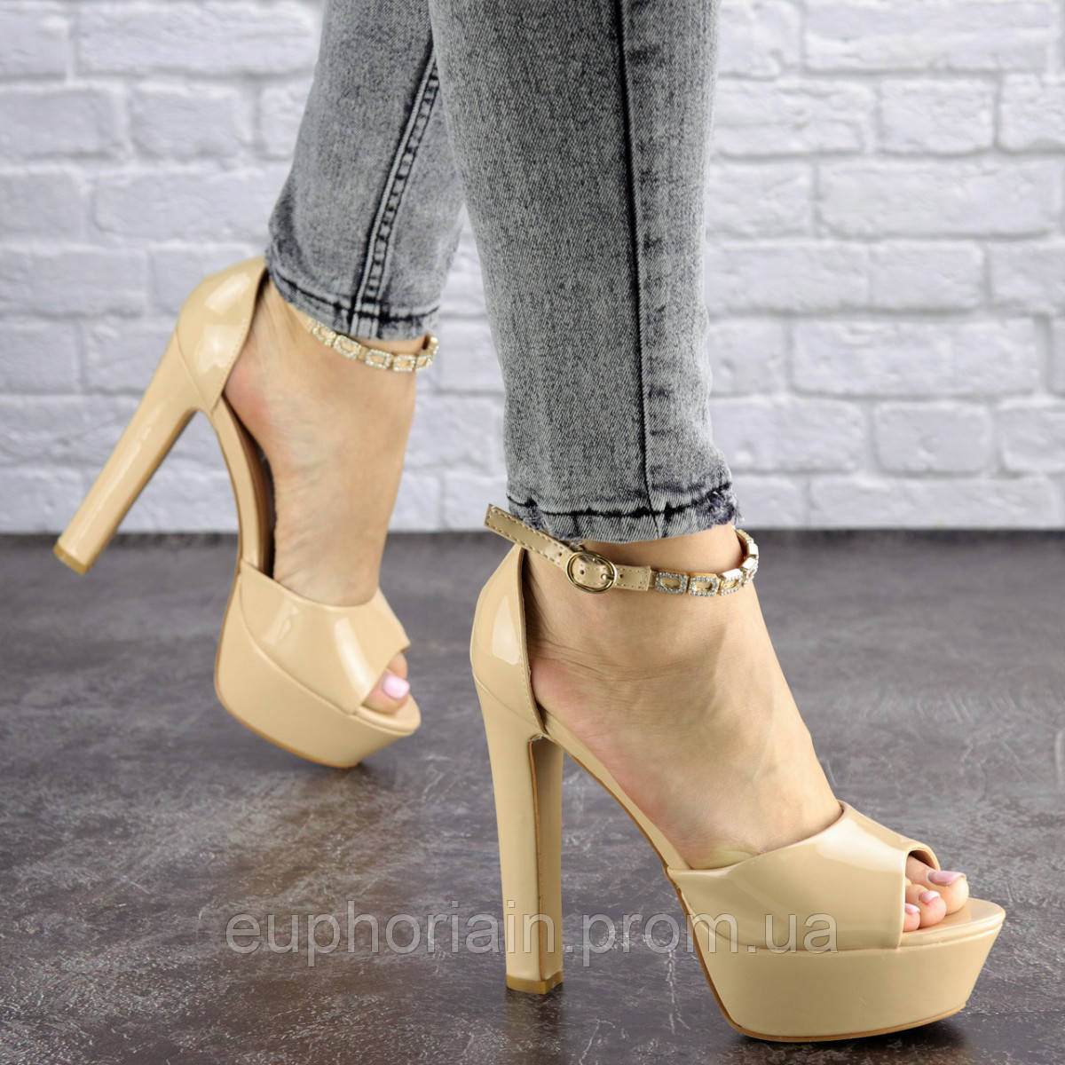 

Женские стильные босоножки на каблуке Fashion Rosebud 1124 37 размер 24 см Бежевый 39