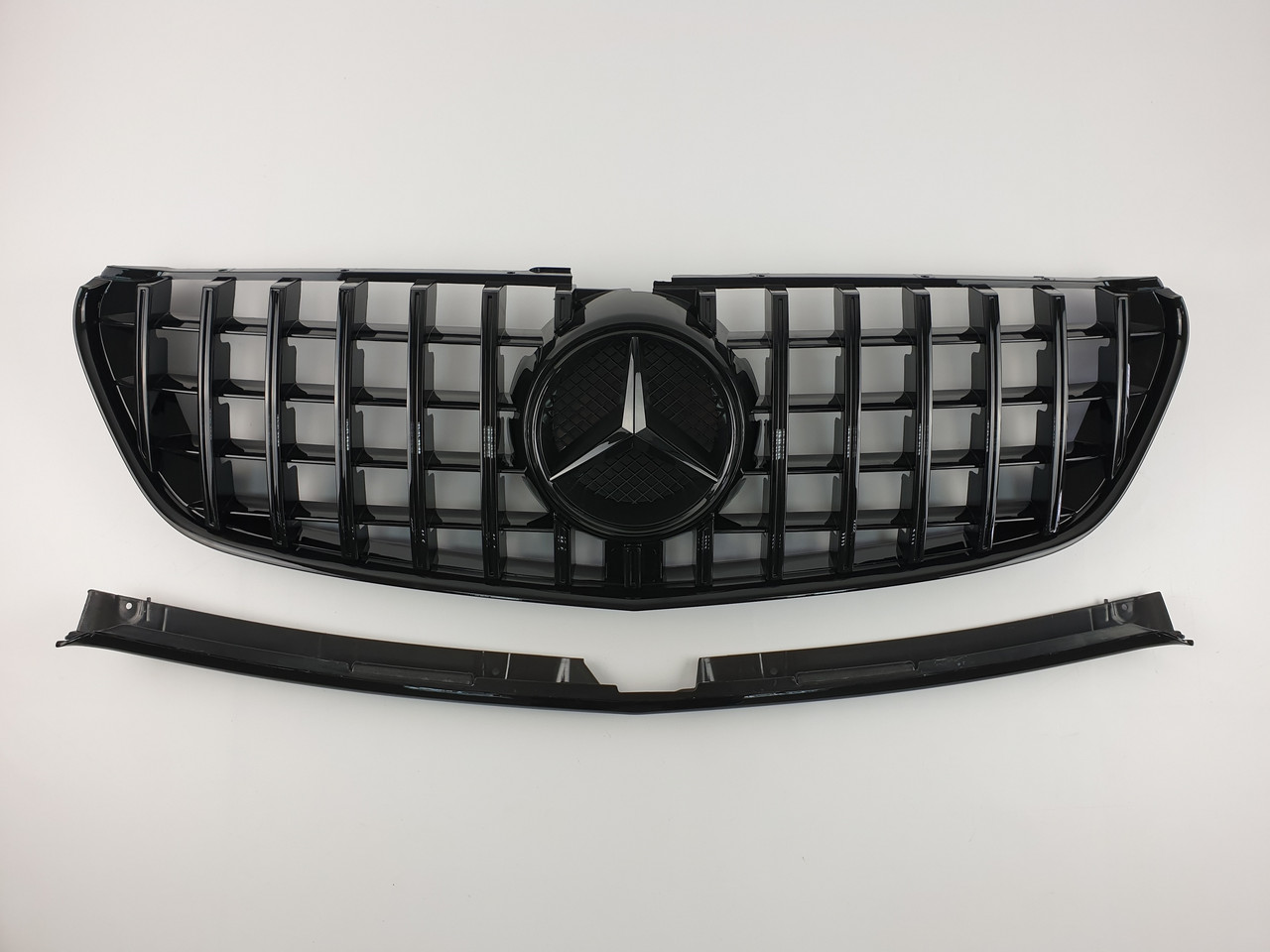 

Решетка радиатора Mercedes V-Class W447 2014-2019год GT Full Black